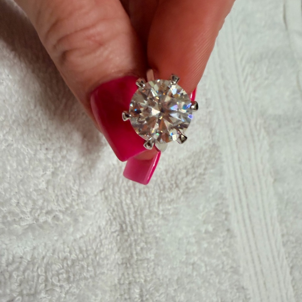 Stunning Silver Solitaire Ring - image 1